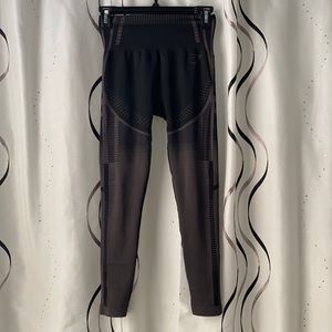 GYMSHARK leggings with contouring detail